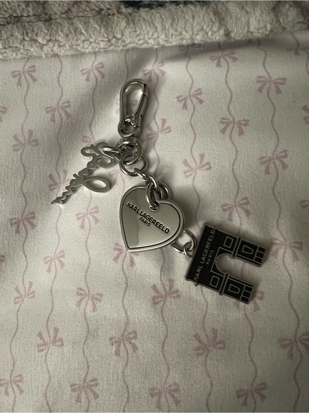 Karl Lagerfeld Silver-Tone Heart & Letter Charm Keyring purse charm - Picture 2 of 4